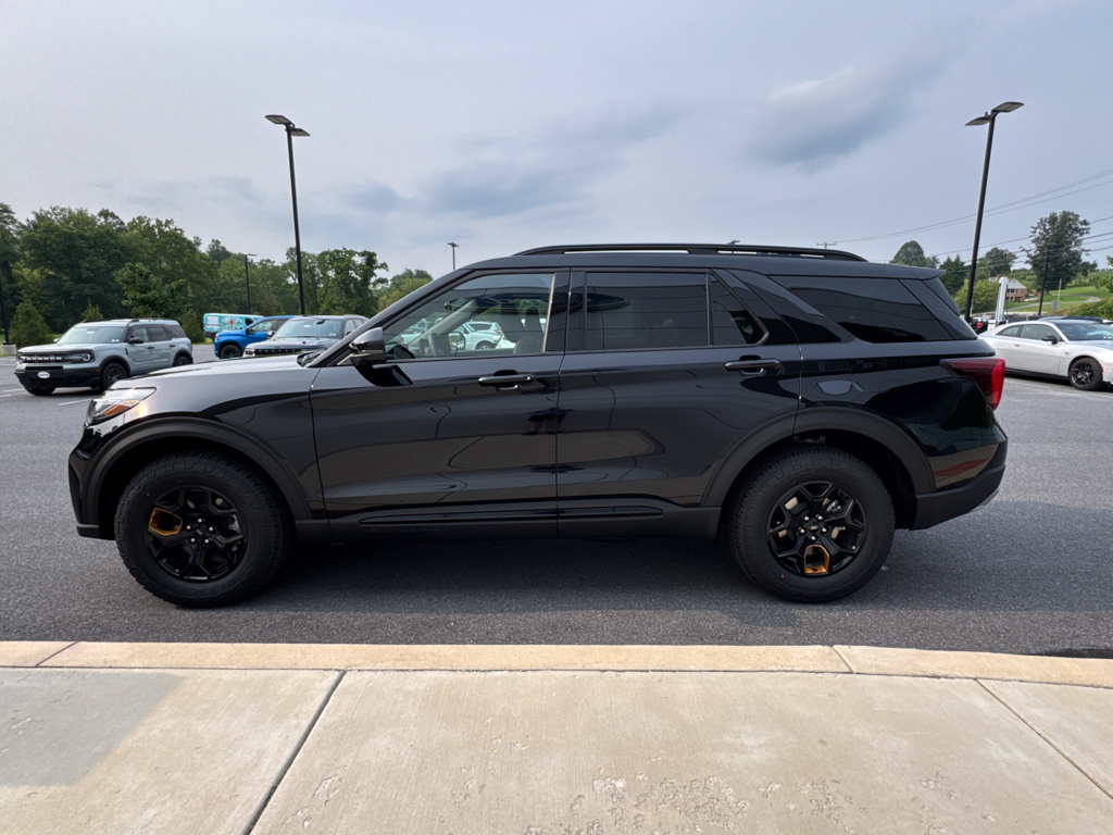 New 2026 Agate Black Metallic Ford Tremor image 11
