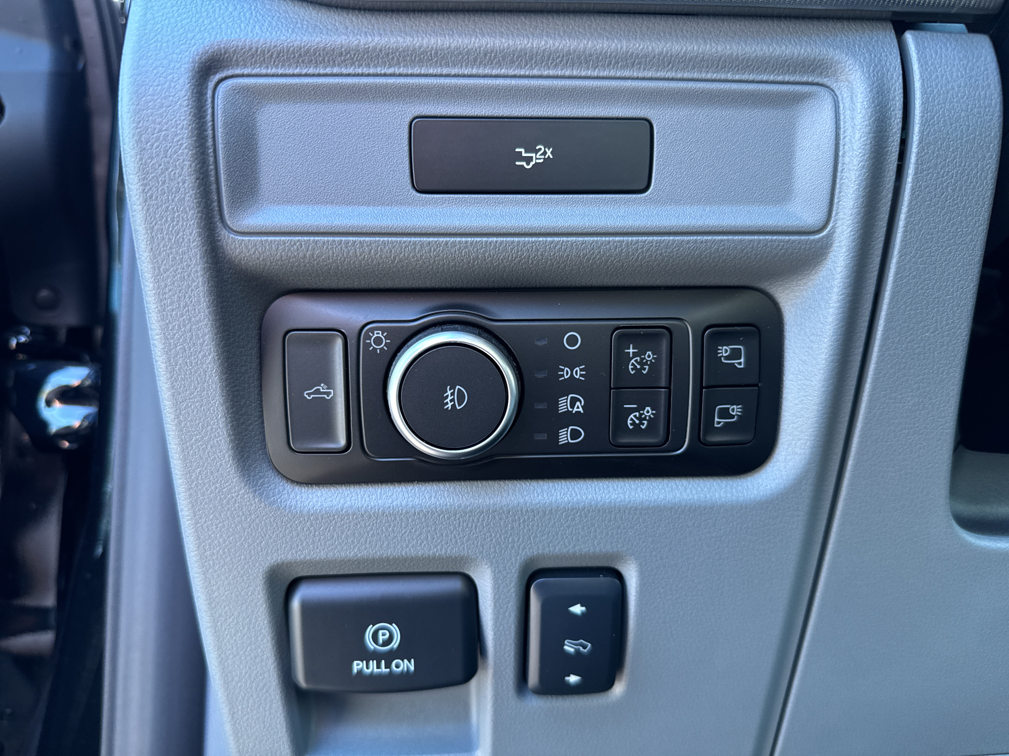 New 2026 Agate Black Metallic Ford Lariat image 29