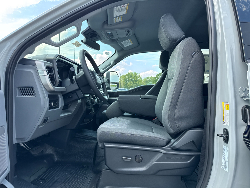 New 2026 Avalanche Ford XLT image 5