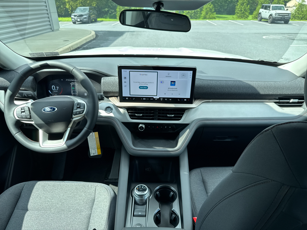 New 2026 Star White Met Tri-coat Ford Active image 3