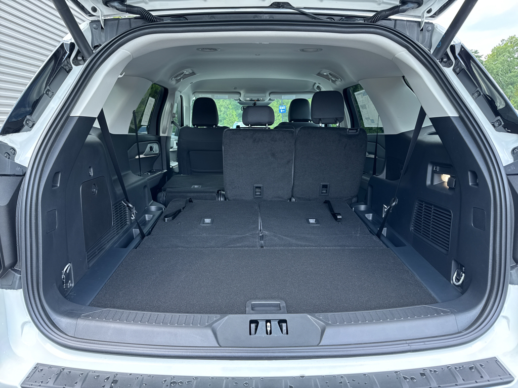New 2026 Star White Met Tri-coat Ford Active image 6