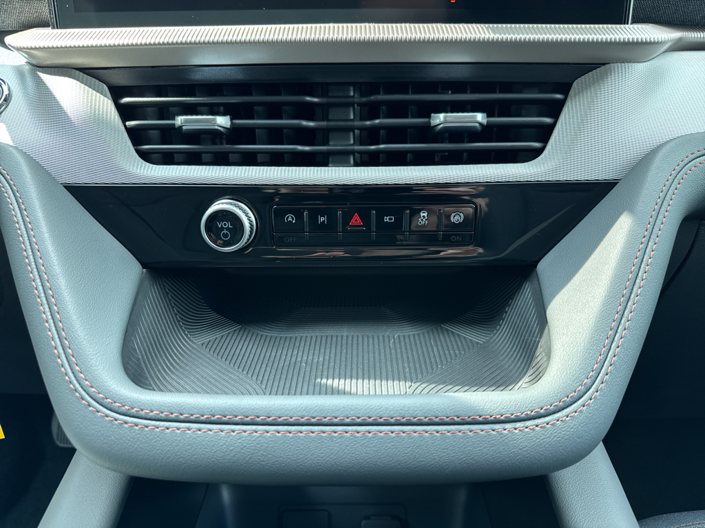 New 2026 Star White Met Tri-coat Ford Active image 21