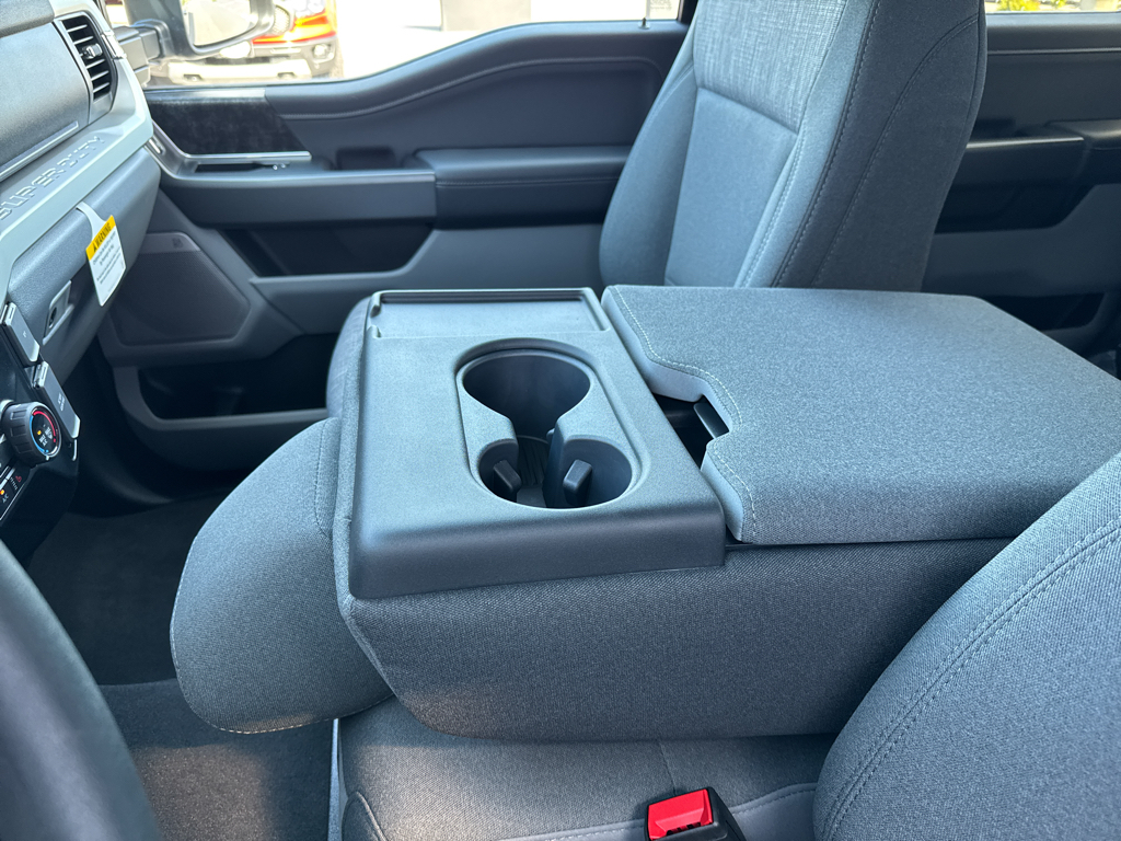 New 2026 Carbonized Gray Metallic Ford XLT image 6