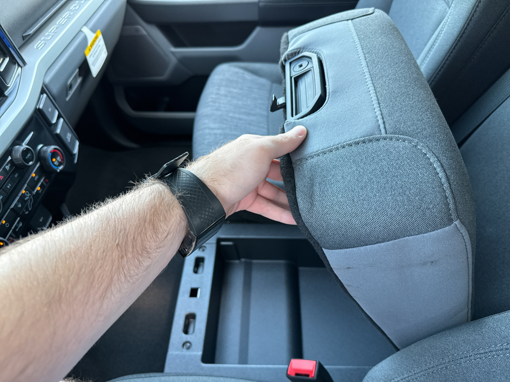 New 2026 Carbonized Gray Metallic Ford XLT image 7