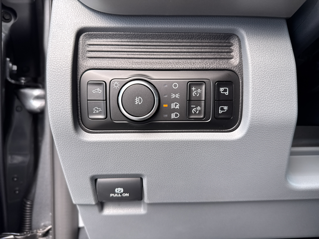 New 2026 Carbonized Gray Metallic Ford XLT image 28