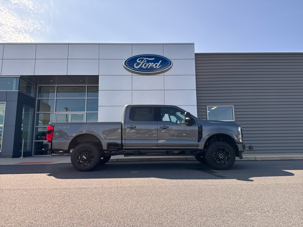 New 2026 Carbonized Gray Metallic Ford XLT image 2
