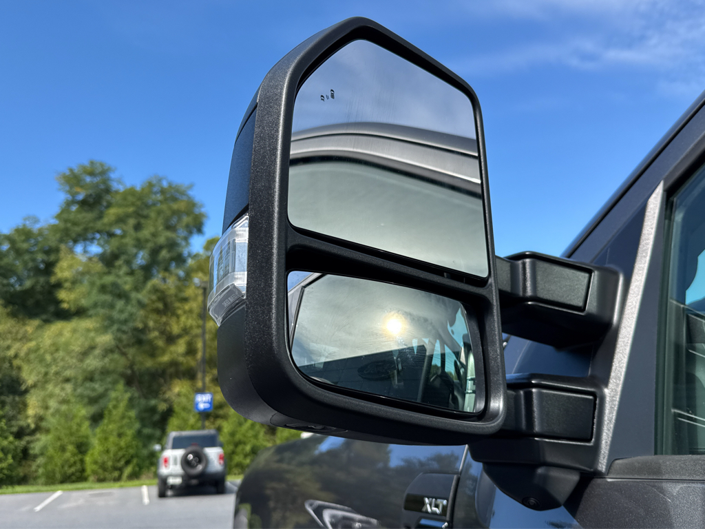 New 2026 Carbonized Gray Metallic Ford XLT image 25