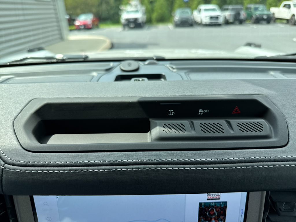 New 2026 Avalanche Gray Ford Outer Banks image 28