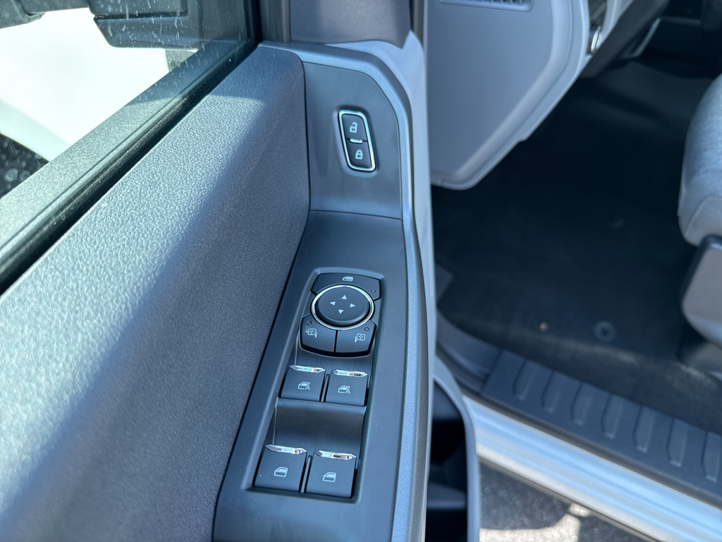 New 2026 Oxford White Ford XL image 24