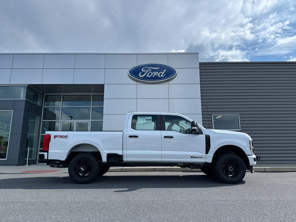 New 2026 Oxford White Ford XL image 2