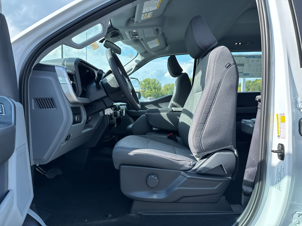 New 2026 Oxford White Ford XL image 5