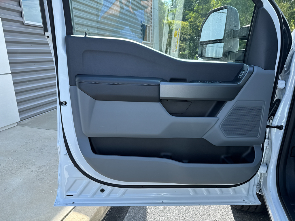 New 2026 Oxford White Ford XL image 25