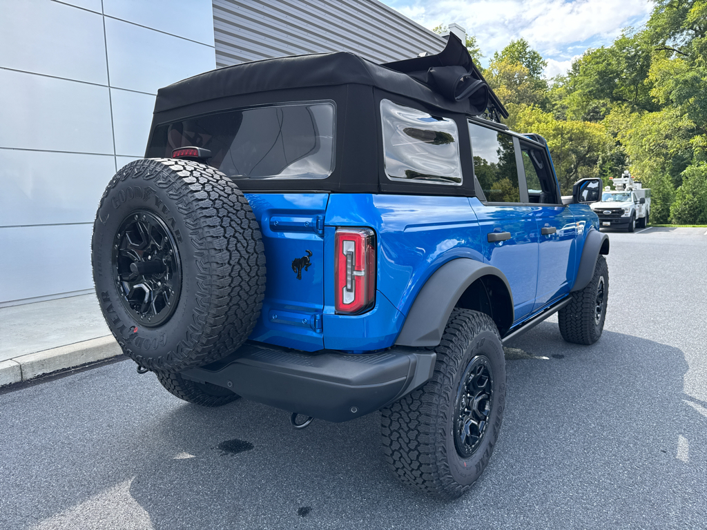 New 2026 Velocity Blue Metallic Ford Badlands image 19