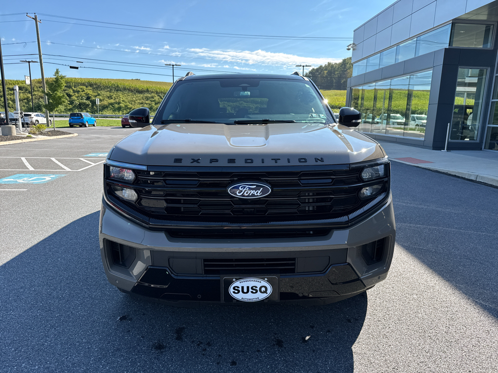 New 2027 Marsh Gray Ford Platinum image 2