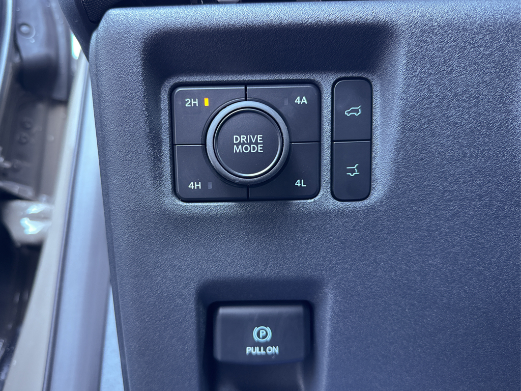 New 2027 Marsh Gray Ford Platinum image 30