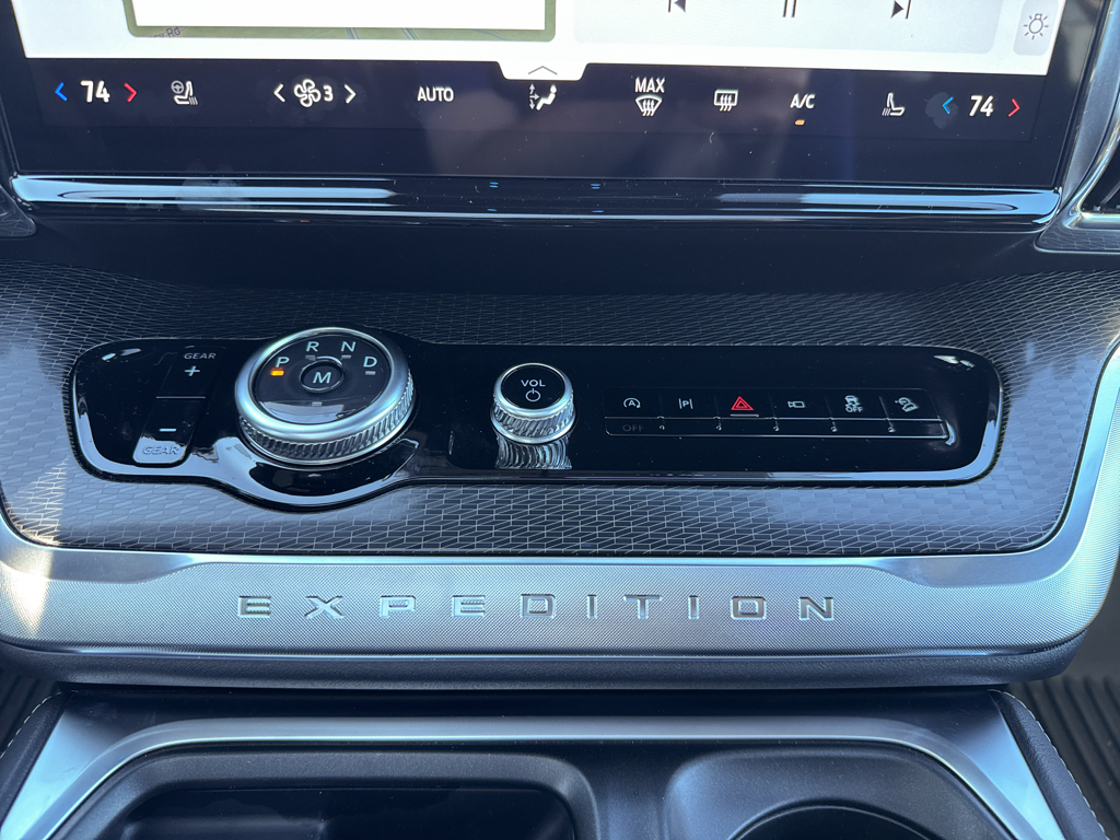 New 2027 Marsh Gray Ford Platinum image 23