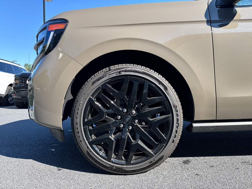 New 2027 Marsh Gray Ford Platinum image 21