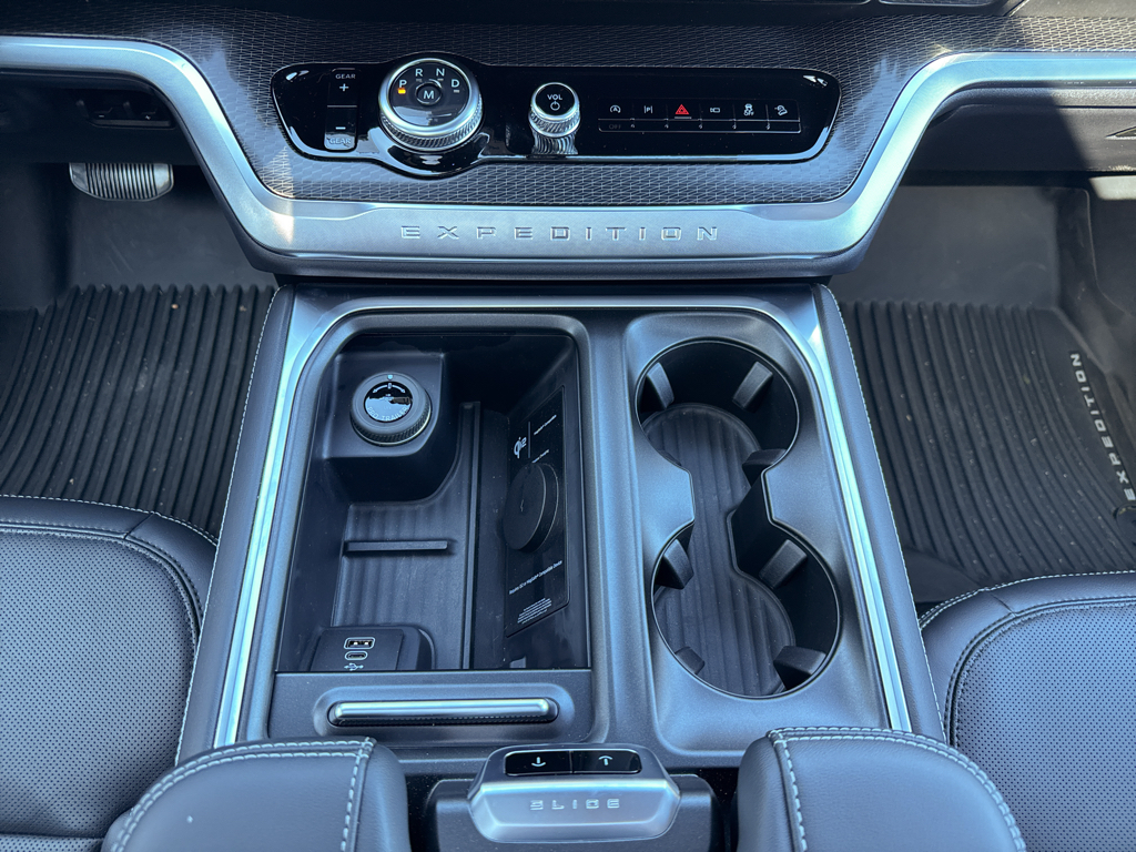 New 2027 Marsh Gray Ford Platinum image 33