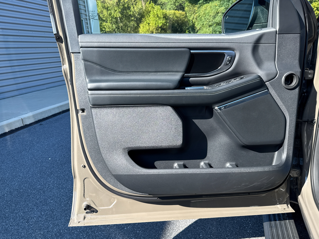 New 2027 Marsh Gray Ford Platinum image 28