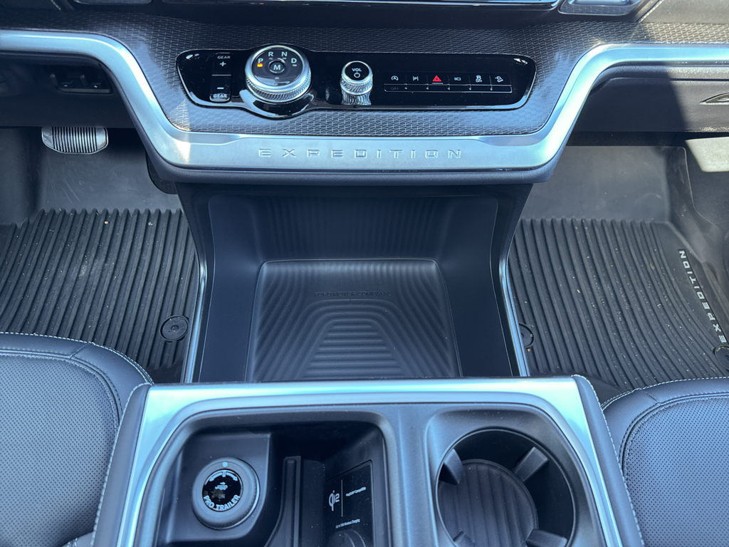 New 2027 Marsh Gray Ford Platinum image 34