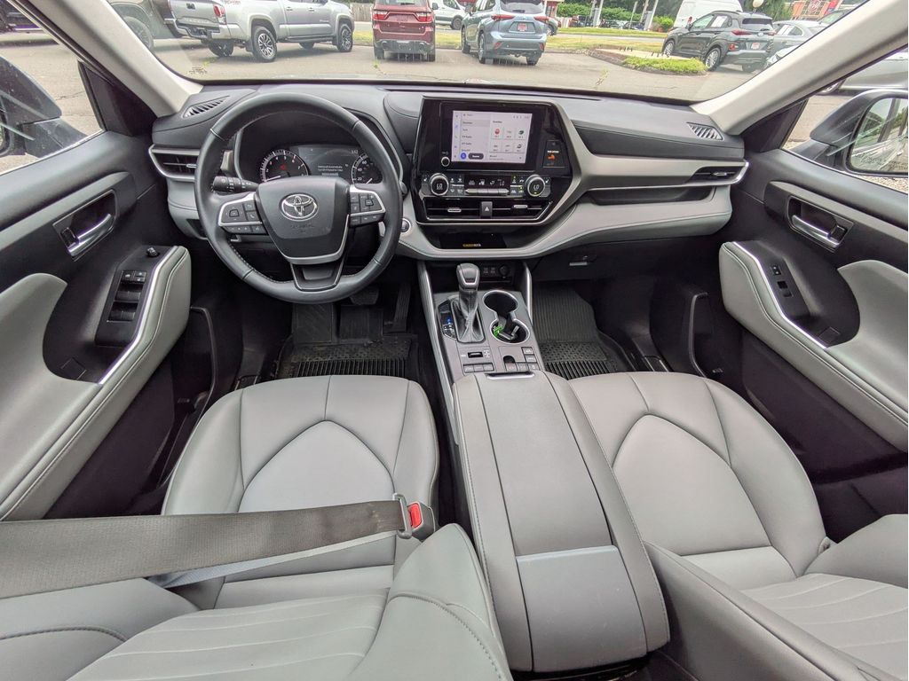 Used 2024 Toyota Highlander SUV