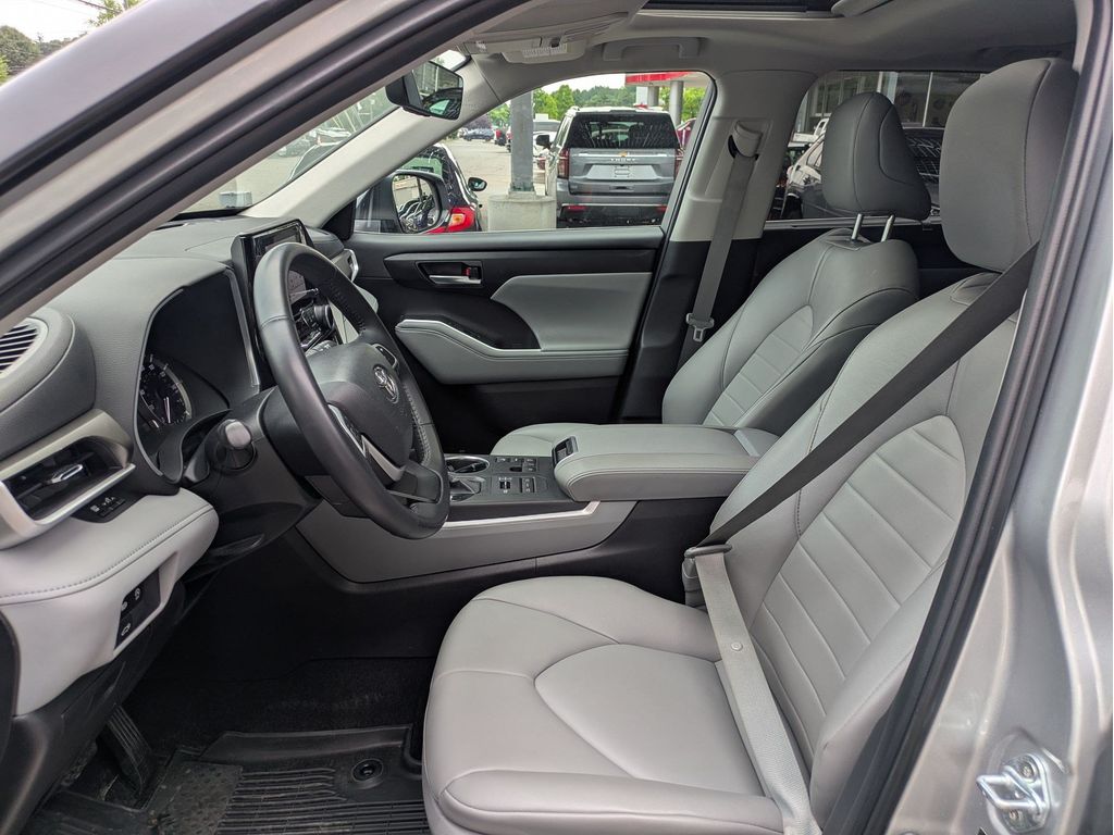 Used 2024 Toyota Highlander SUV