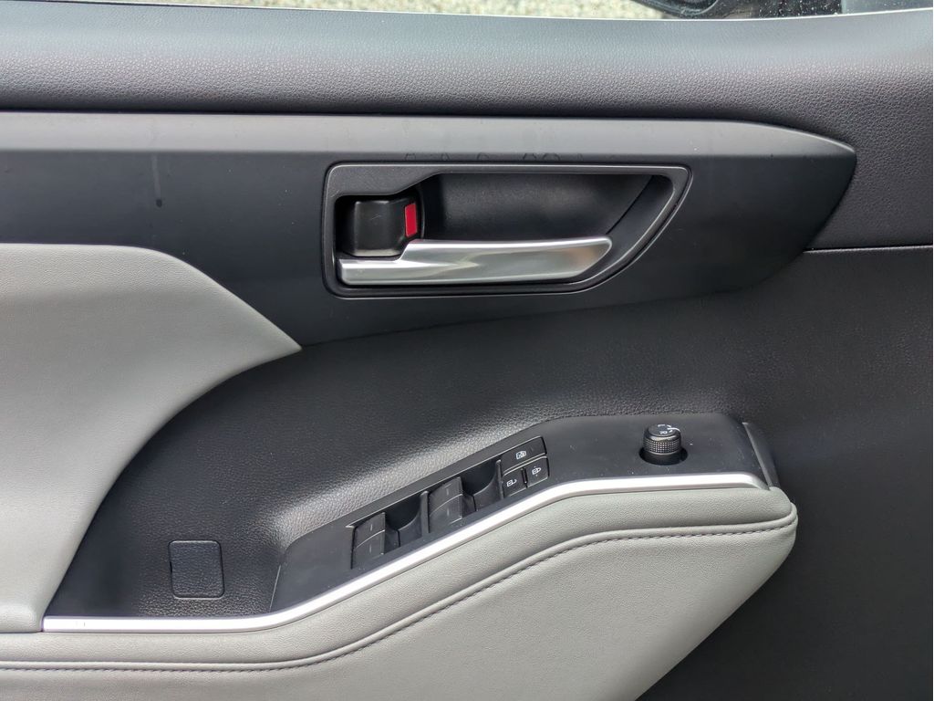 Used 2024 Toyota Highlander SUV