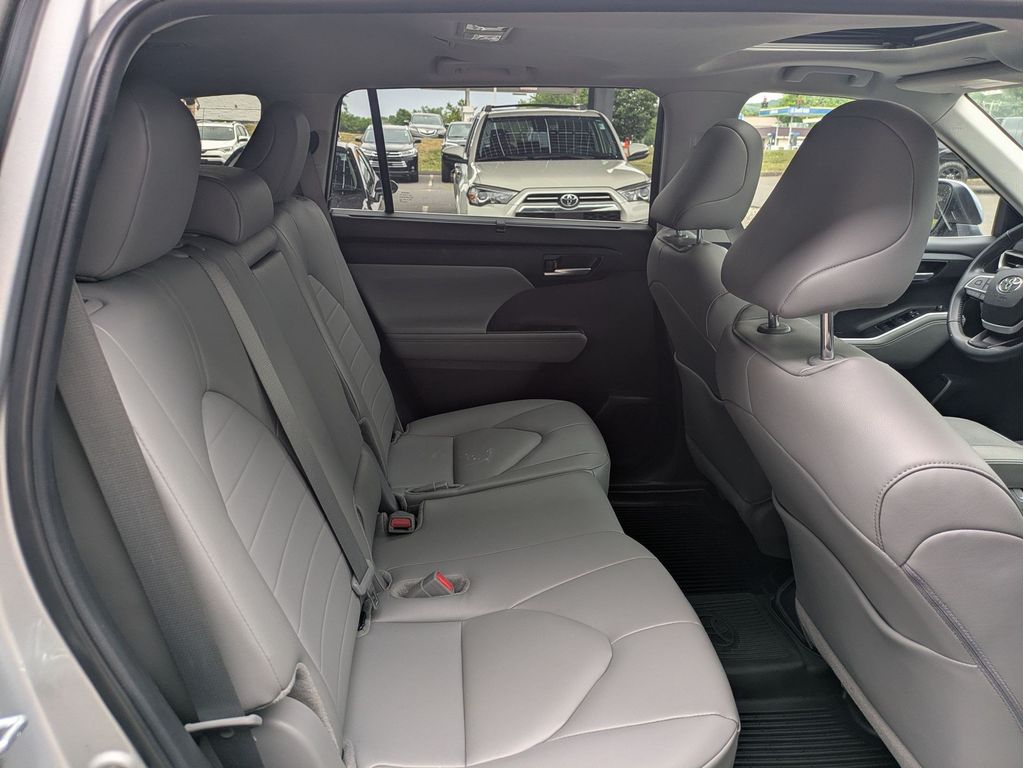 Used 2024 Toyota Highlander SUV