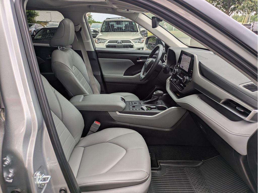 Used 2024 Toyota Highlander SUV