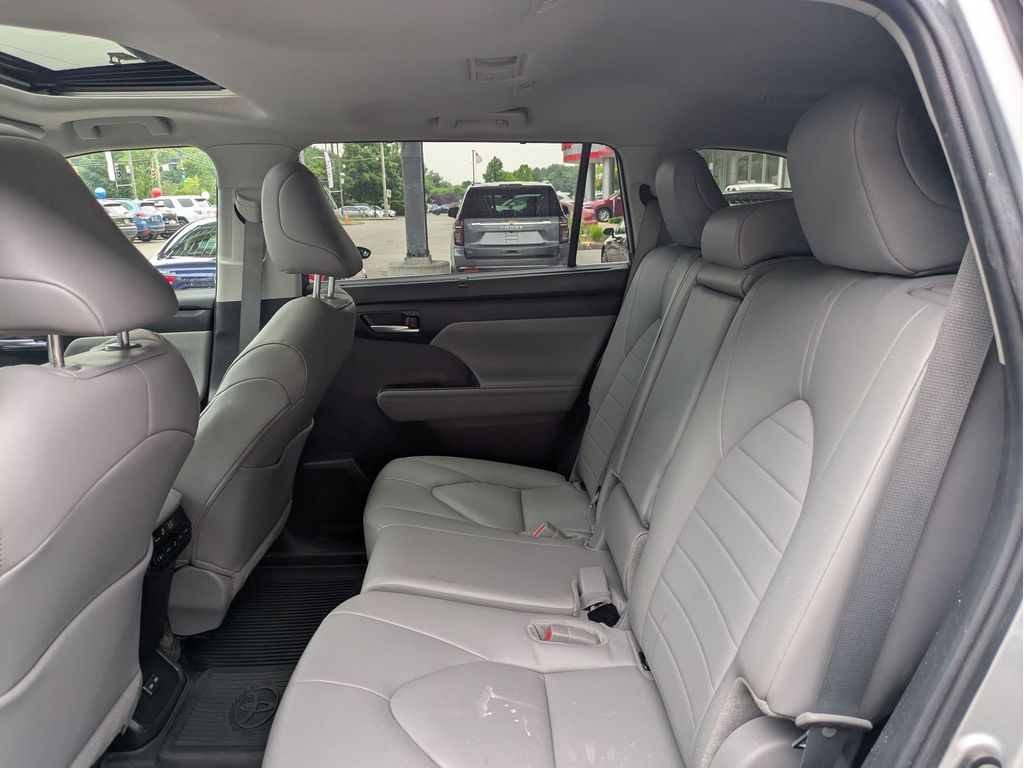 Used 2024 Toyota Highlander SUV