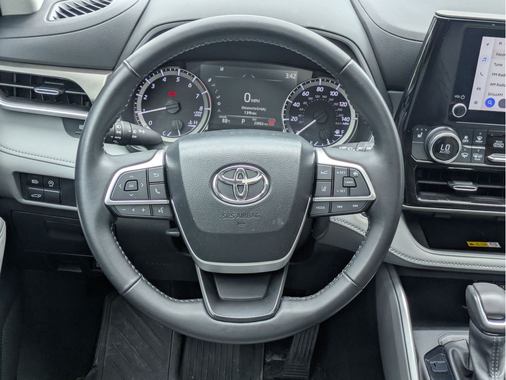 Used 2024 Toyota Highlander SUV