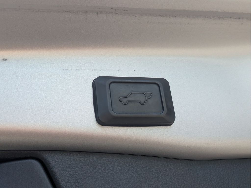 2021 Toyota RAV4 XSE - Photo 18
