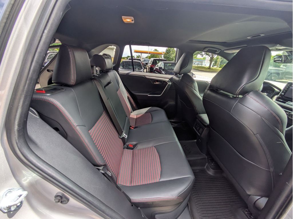 2021 Toyota RAV4 XSE - Photo 19