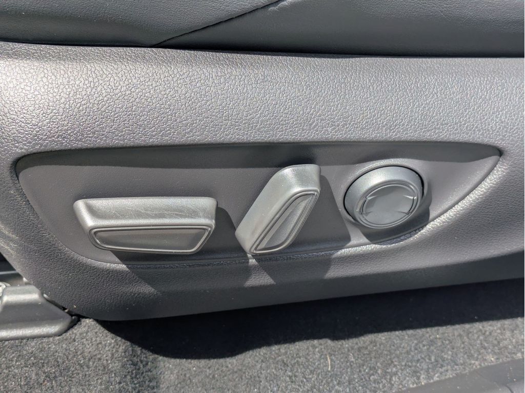2021 Toyota RAV4 XSE - Photo 7