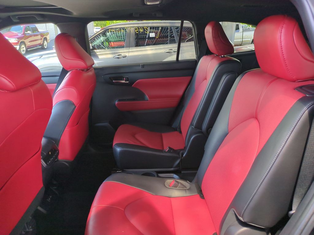 Used 2023 Toyota Highlander SUV