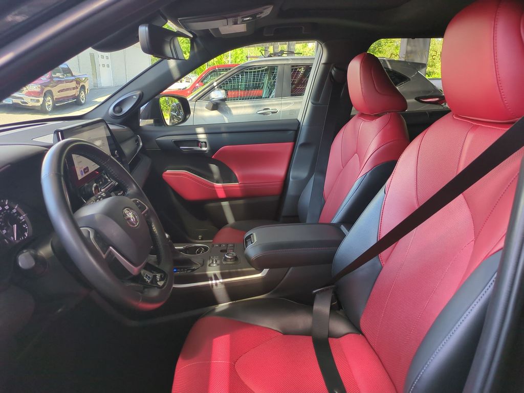 Used 2023 Toyota Highlander SUV