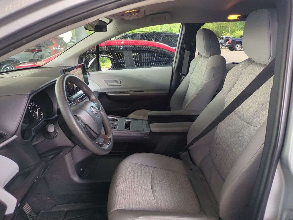 Used 2025 Toyota Sienna Van