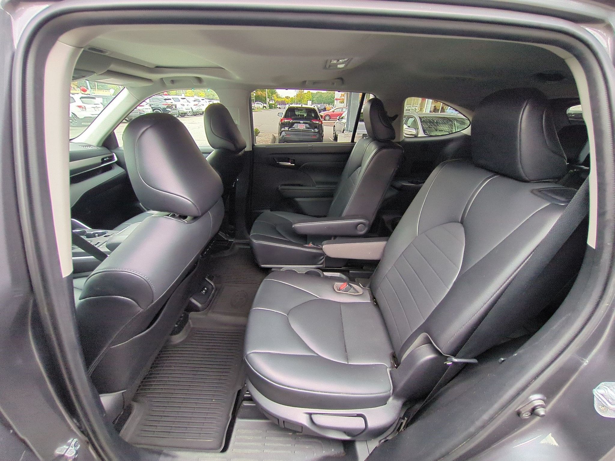 Used 2021 Toyota Highlander SUV