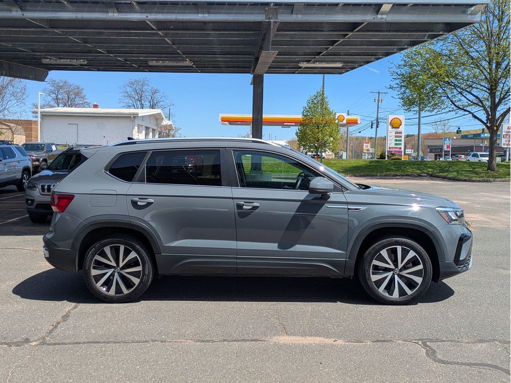 Used 2022 Volkswagen Taos SE with VIN 3VVYX7B29NM037950 for sale in Manchester, CT