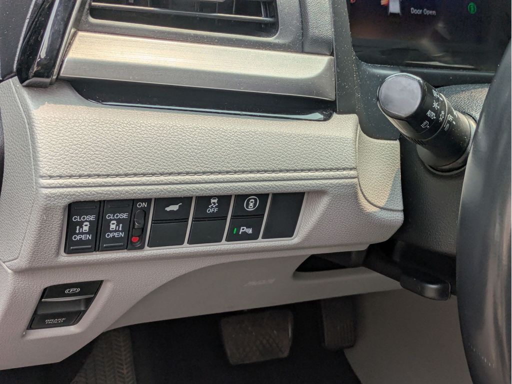 Used 2022 Honda Odyssey Van