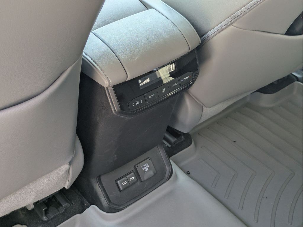 Used 2023 Toyota Highlander Hybrid SUV