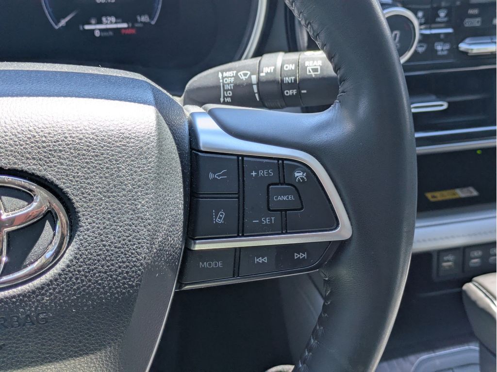 Used 2023 Toyota Highlander Hybrid SUV