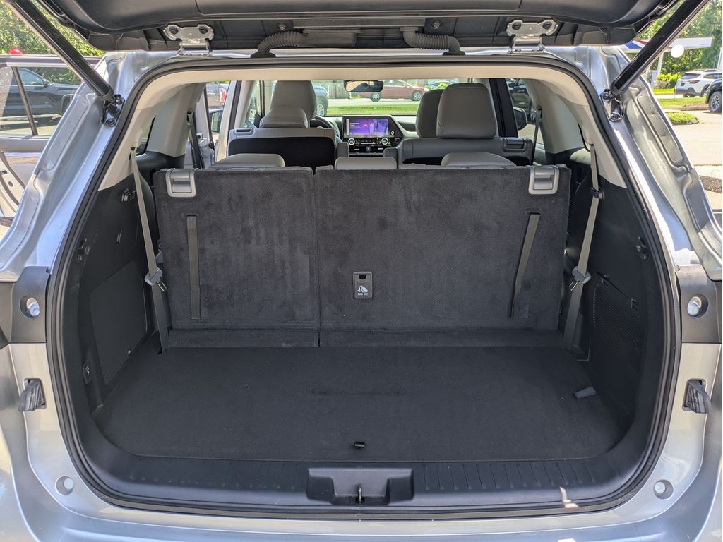 Used 2023 Toyota Highlander Hybrid SUV