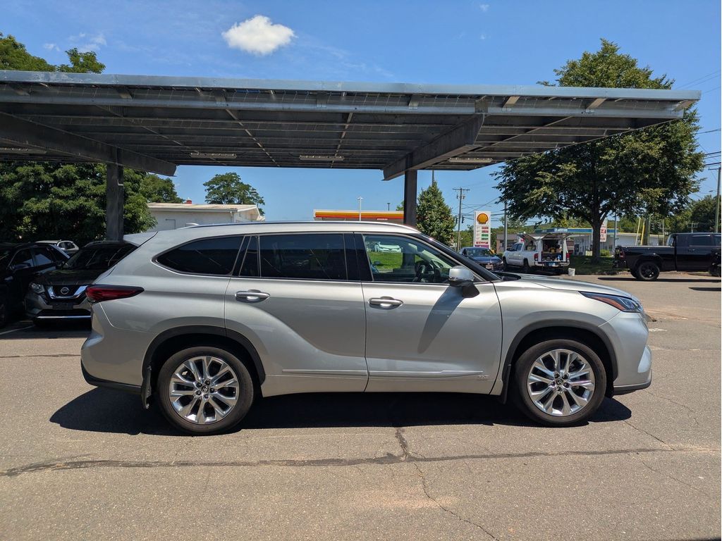 Used 2023 Toyota Highlander Hybrid SUV