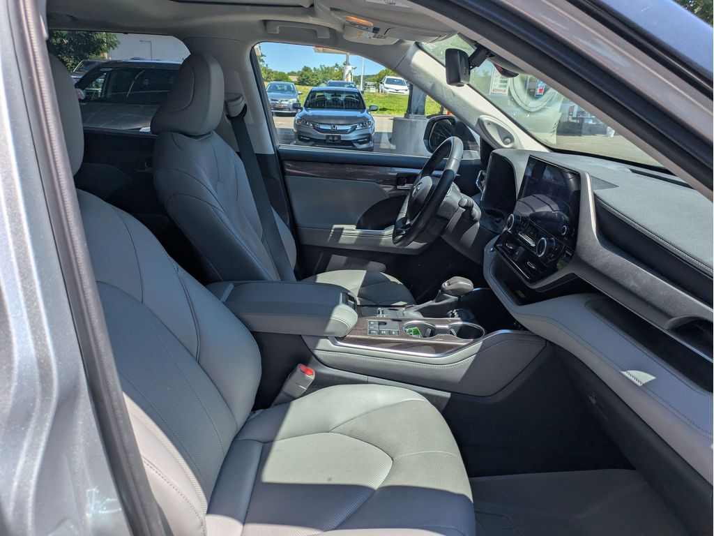 Used 2023 Toyota Highlander Hybrid SUV