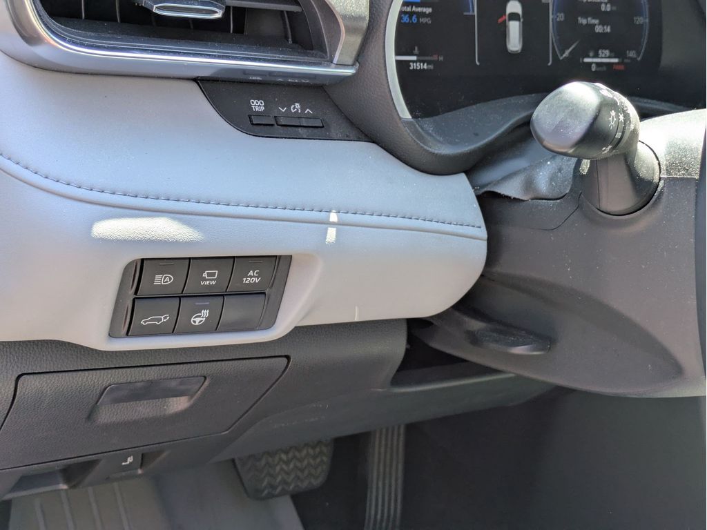 Used 2023 Toyota Highlander Hybrid SUV