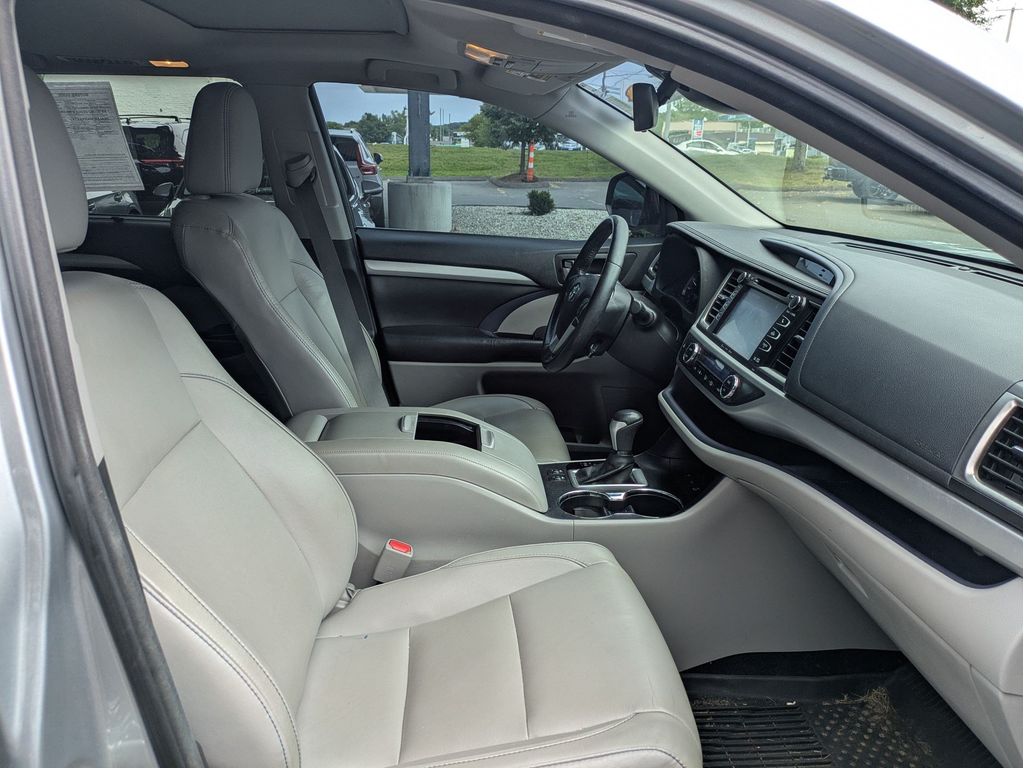 Used 2017 Toyota Highlander SUV