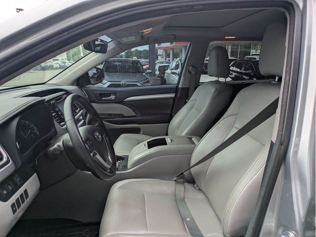 Used 2017 Toyota Highlander SUV