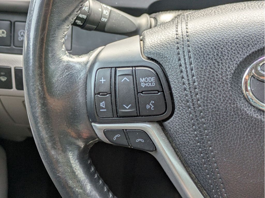 Used 2017 Toyota Highlander SUV
