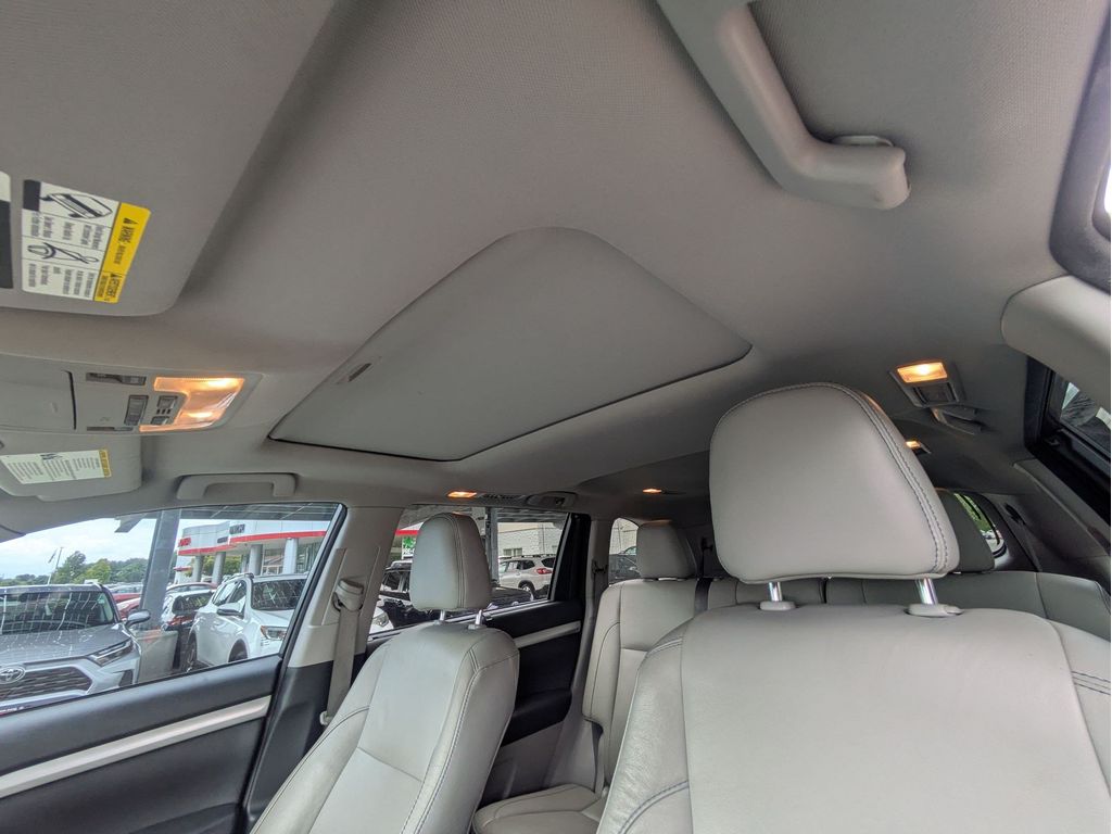 Used 2017 Toyota Highlander SUV